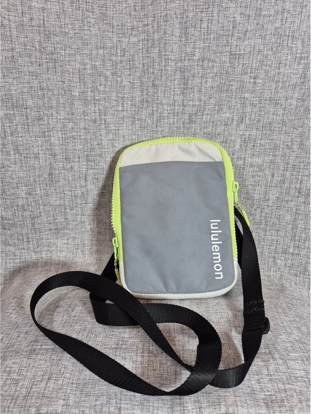 Lululemon Easy Access Crossbody Bag Rhino Grey Wild Mint Phone Purse